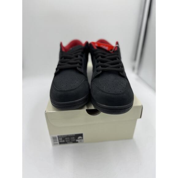 Size 12 - Nike Supreme x Dunk SB Low Black - Picture 1 of 9